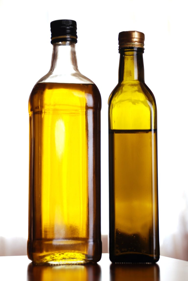 why dark bottles are essential for storing olive oil